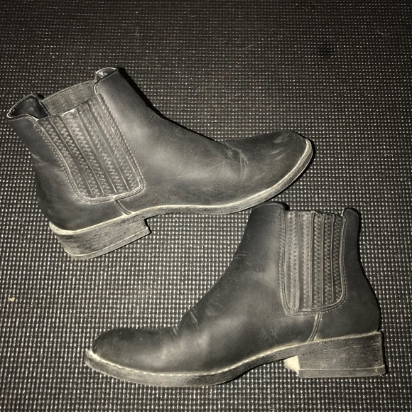 The perfect black boot - Picture 1 of 3
